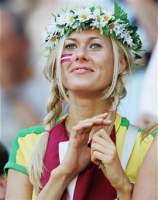 thumbs_europe-fans-girls-3