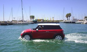 mini_cooper_on_water