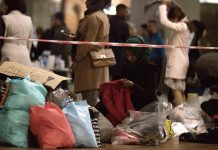 Lesbos: Greek police move migrants to new camp after Moria fire