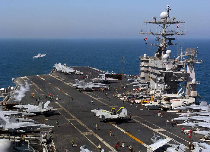 2560px-USS_Harry_S._Truman_(CVN-75)_flight_deck Oprit aanleggen